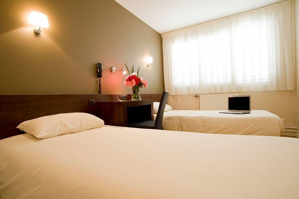 Hôtel Valpré Écully Esterno foto