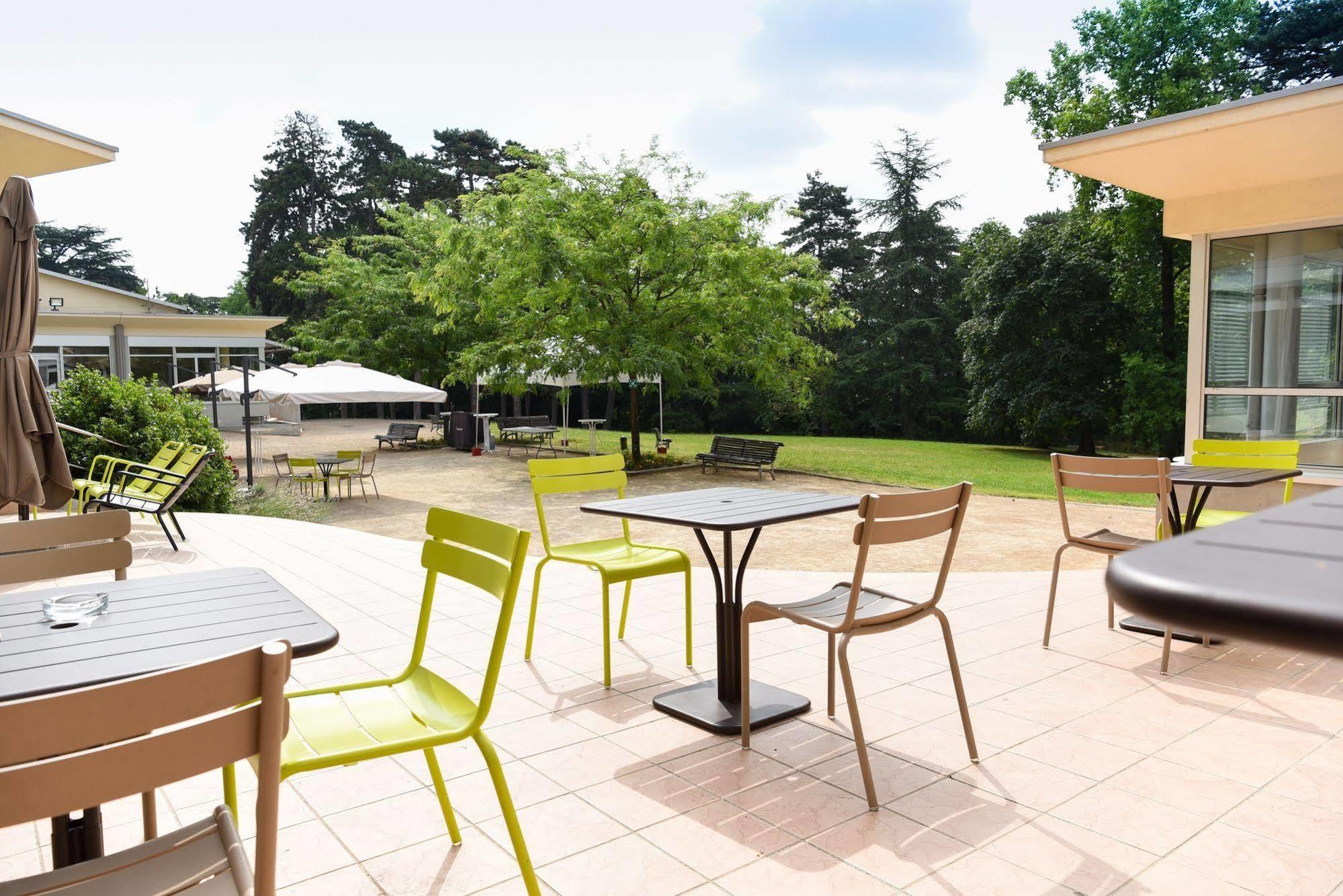 Hôtel Valpré Écully Esterno foto
