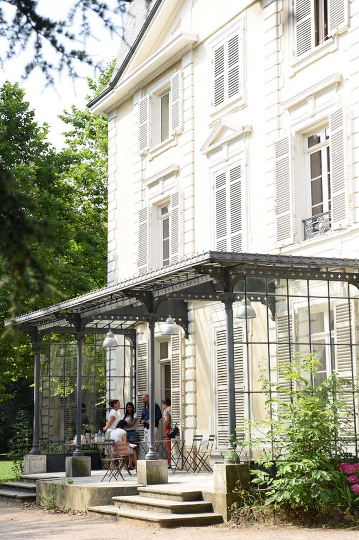 Hôtel Valpré Écully Esterno foto